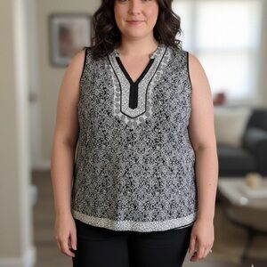 ST. JOHN’s BAY V-Neck Pullover Top, Women’s Size 3X, Black White